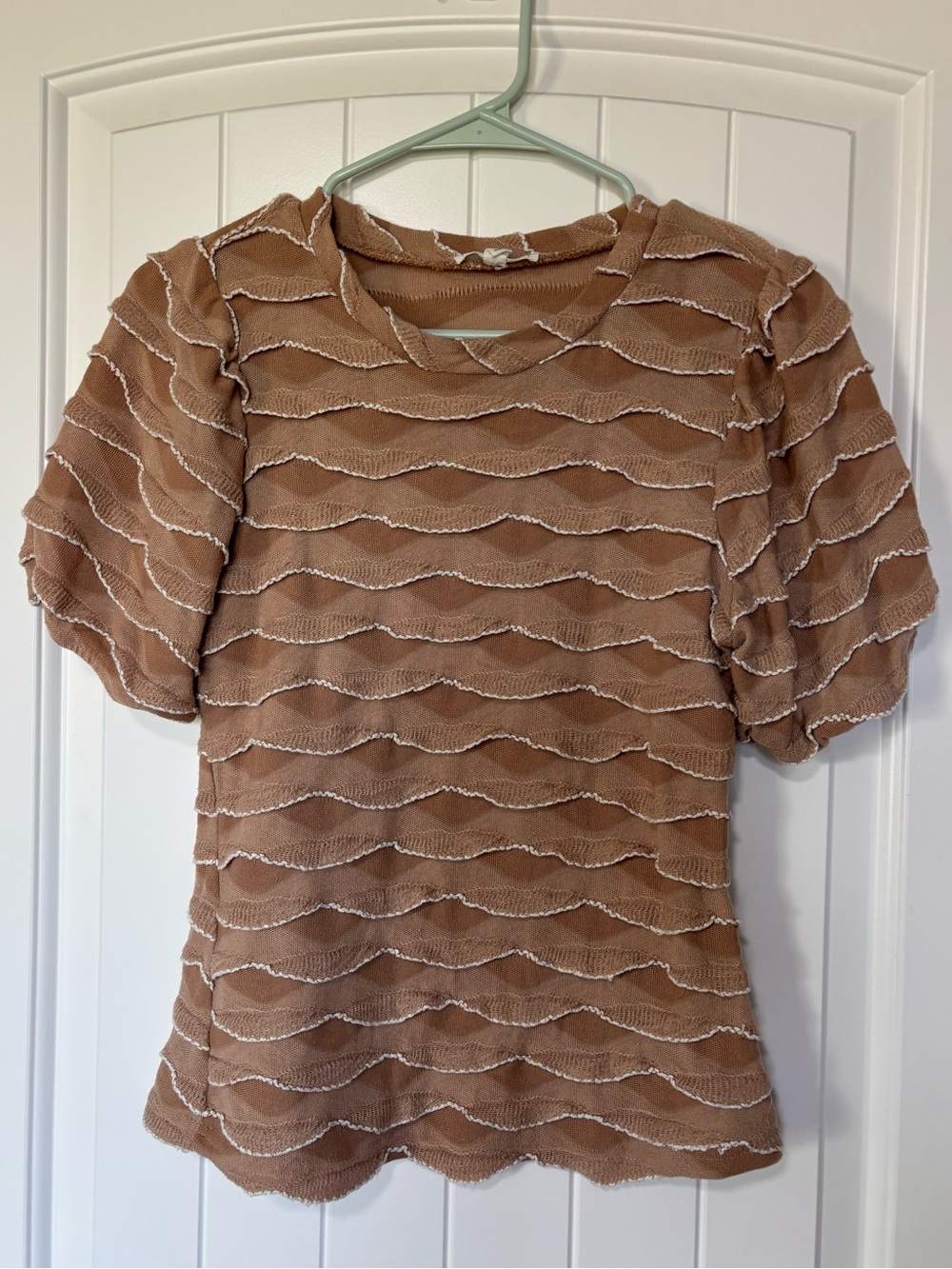 Scalloped Texture Puff Sleeve E&M top